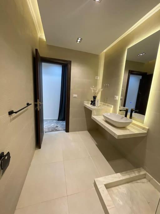Apartamento مفروشه اثاث فندقي ش الهرم *